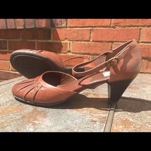 Stride rite Brown strapy pump Sandle
